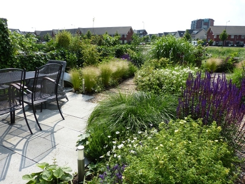 De beplanting moest fleurig maar niet bont zijn.