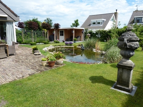 Een landschappelijke vijvertuin in Schoorl
