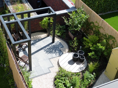 Drie maanden na de aanleg zag de beplanting er al veelbelovend uit.