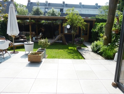 Steenschotten onder een veranda in Haarlem