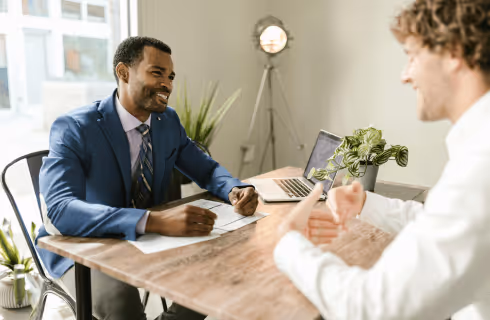 Accountant discussing Xero account with customer