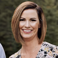 Portrait of Leslie Ropelato