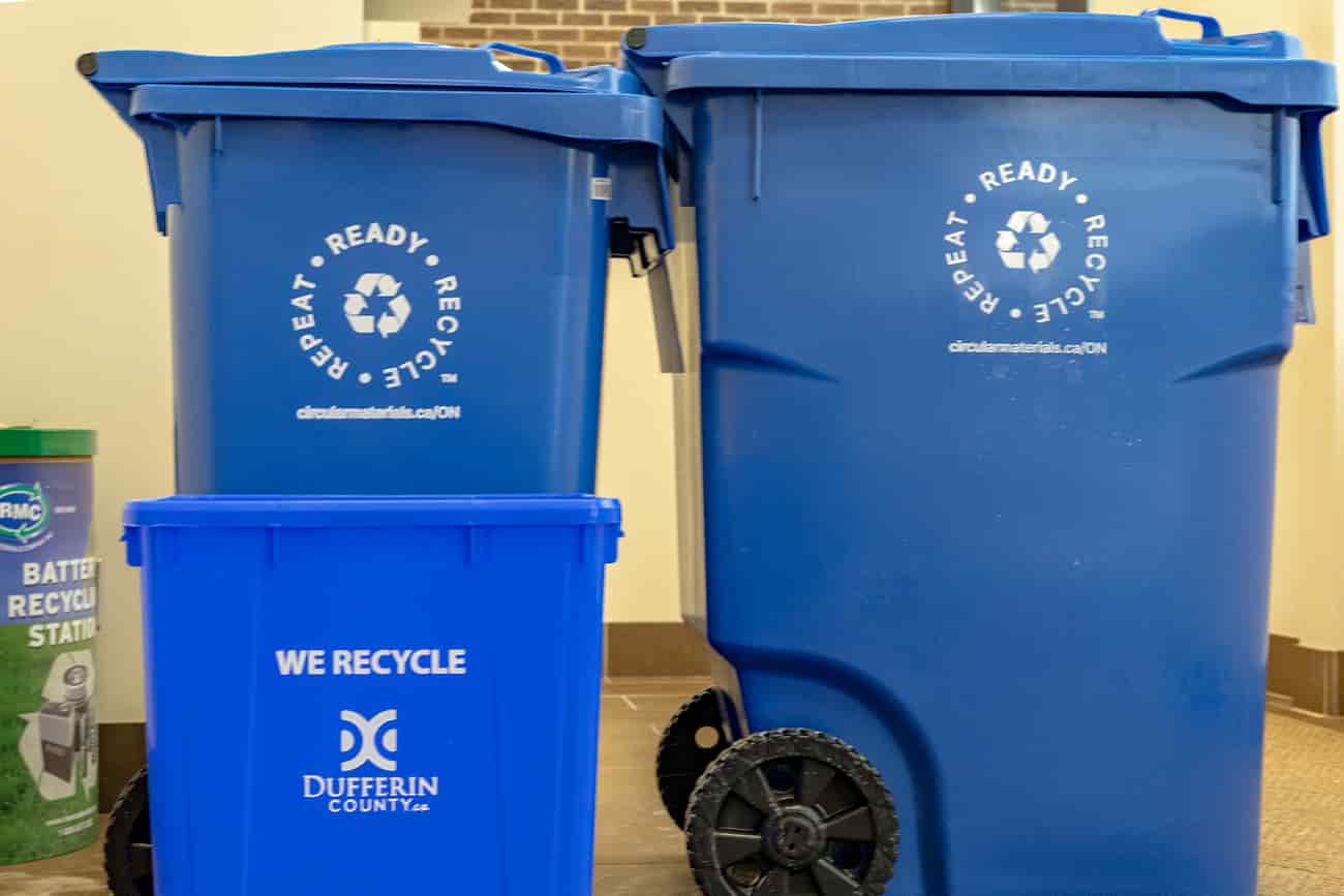 Small and large Circular Materials carts with a Dufferin County Blue Bin for comparison