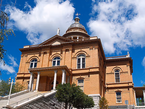 Photo of the Auburn Courthouse