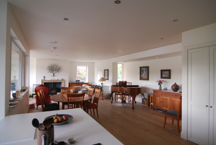 A new extension which takes advantage of the beautiful light and southerly view over the loch, and provides easy access to a partially roofed terrace.