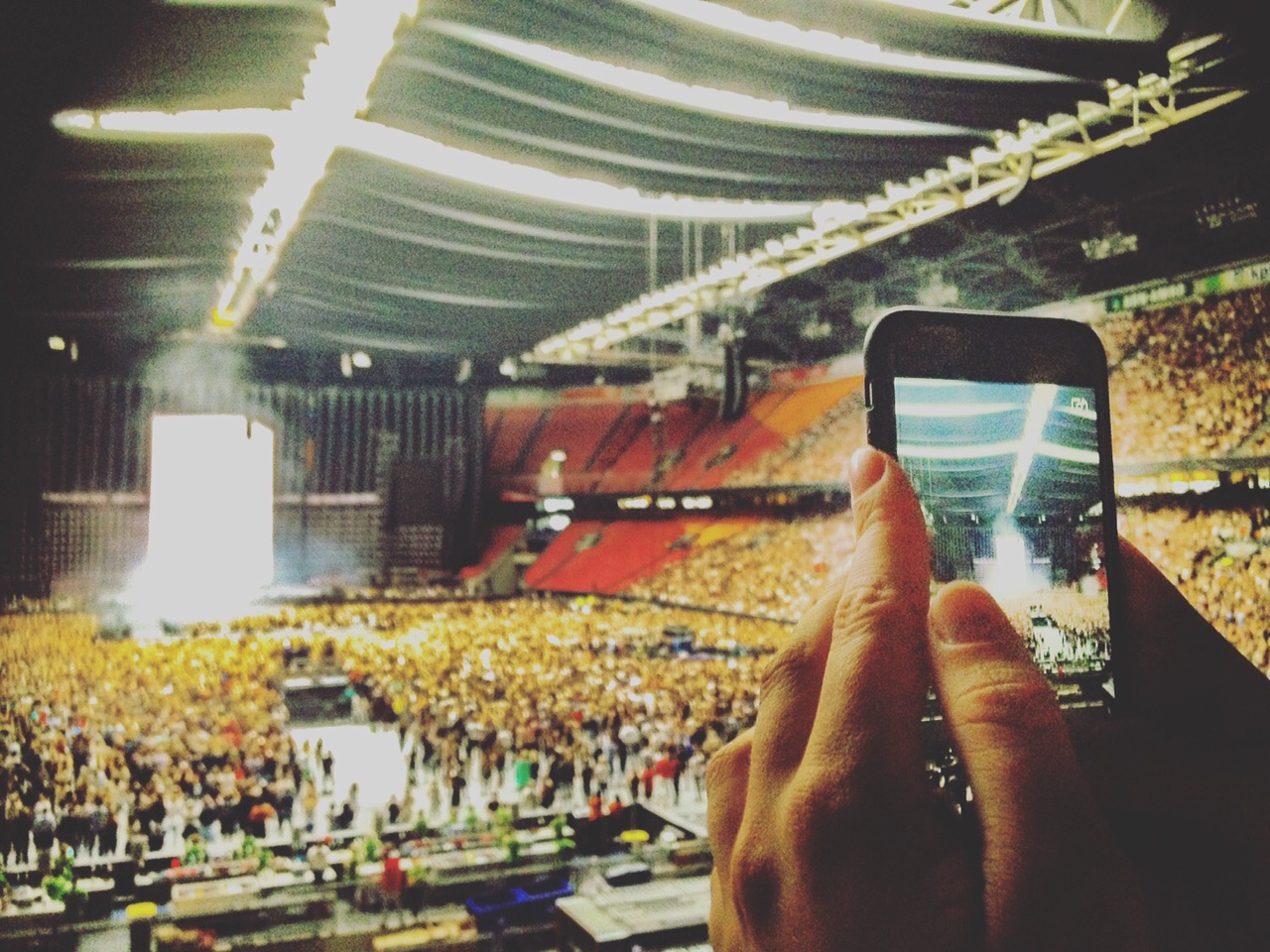 Crowd at Beyonce concert at ArenA