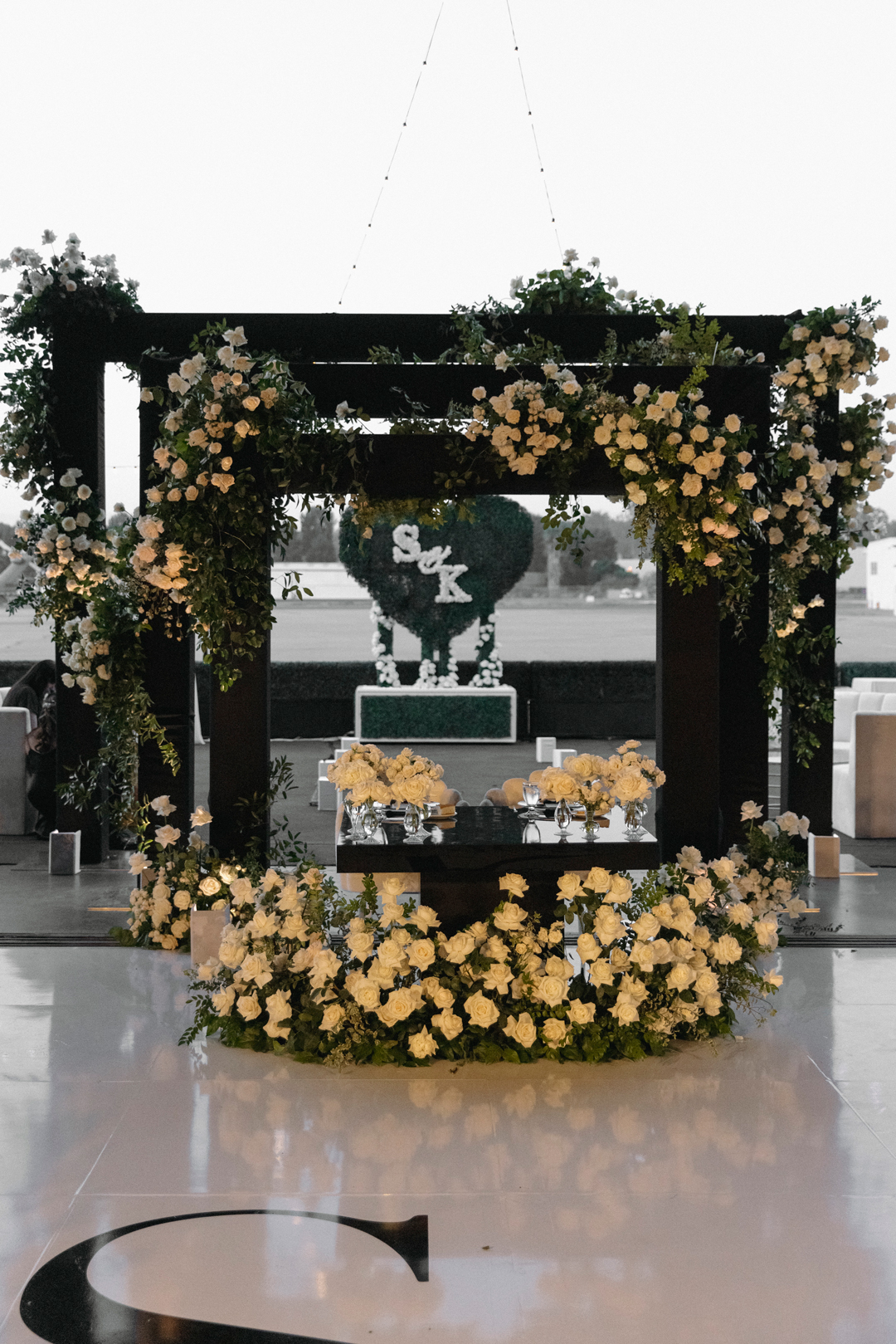 Black and white sweetheart table.