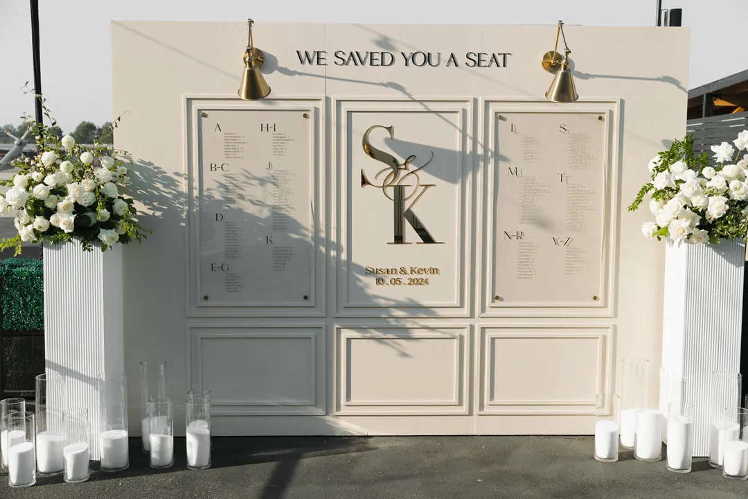 Modern, neutral seating chart.