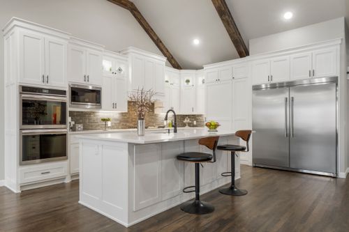 Let's explore the top 5 trends that are redefining custom home building in 2024.