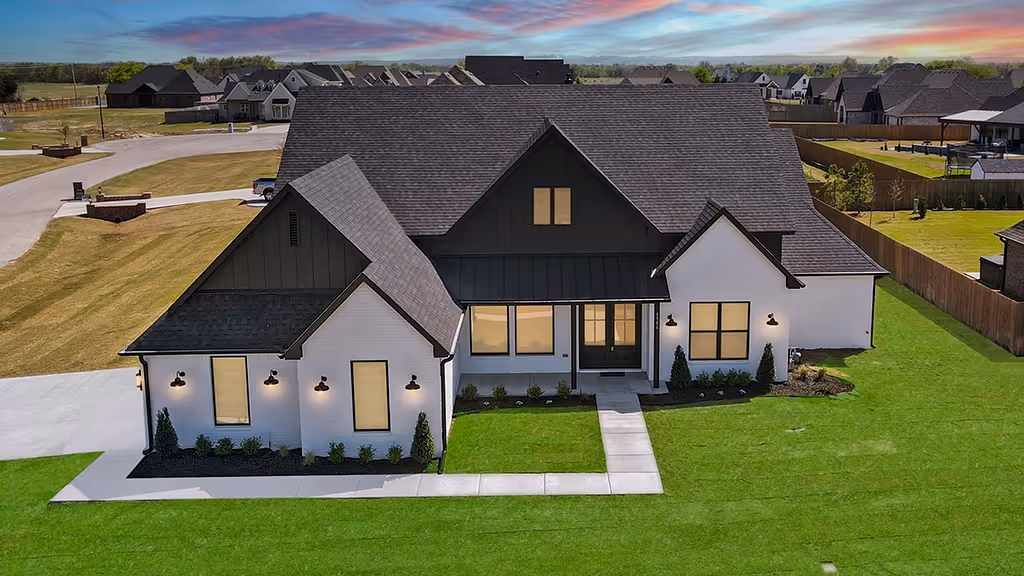 If you're thinking about building a custom home in the Tulsa area, you’re in luck—because Envision Homes has exclusive lots available in six highly desirable.