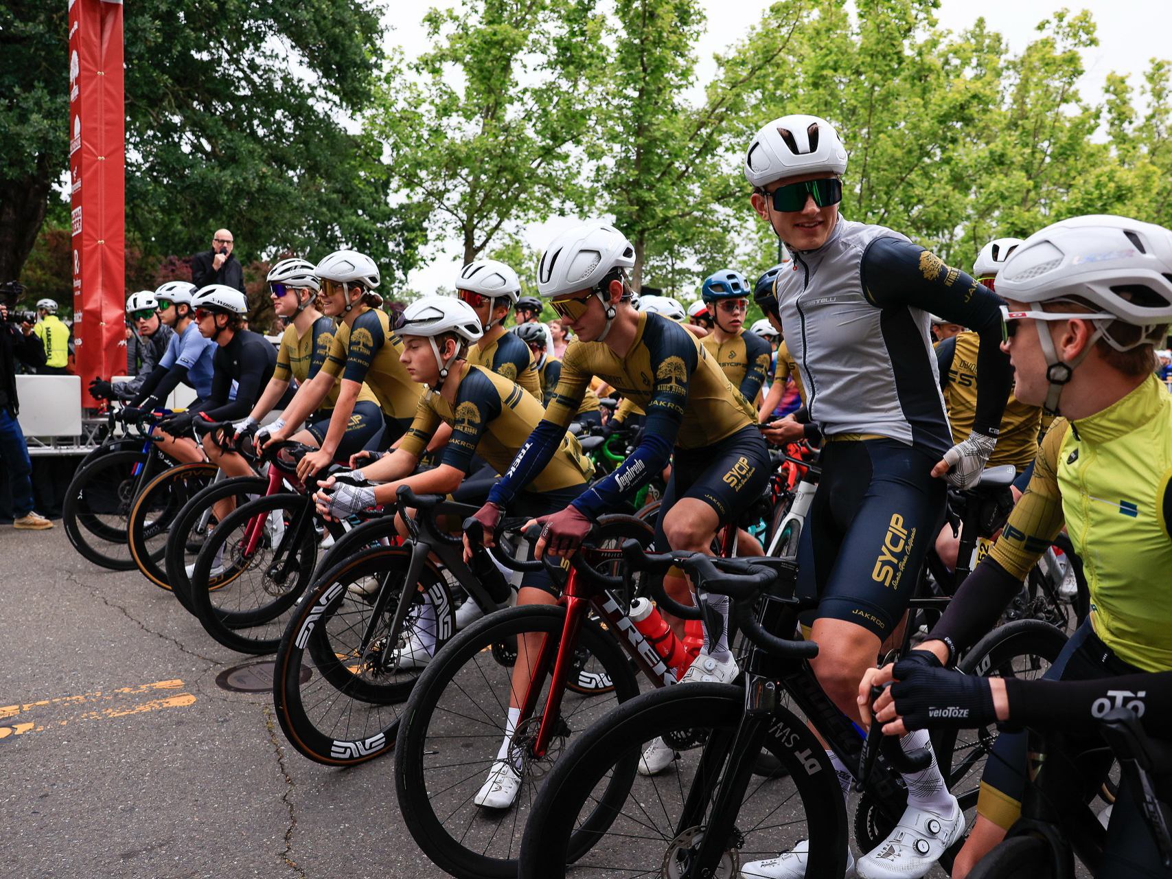 Juniors lining up at the start line — Sycip Devout team in front