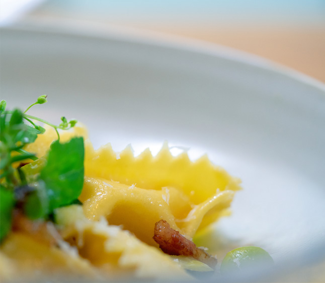 plating macro agnolotti carbonara pecorino