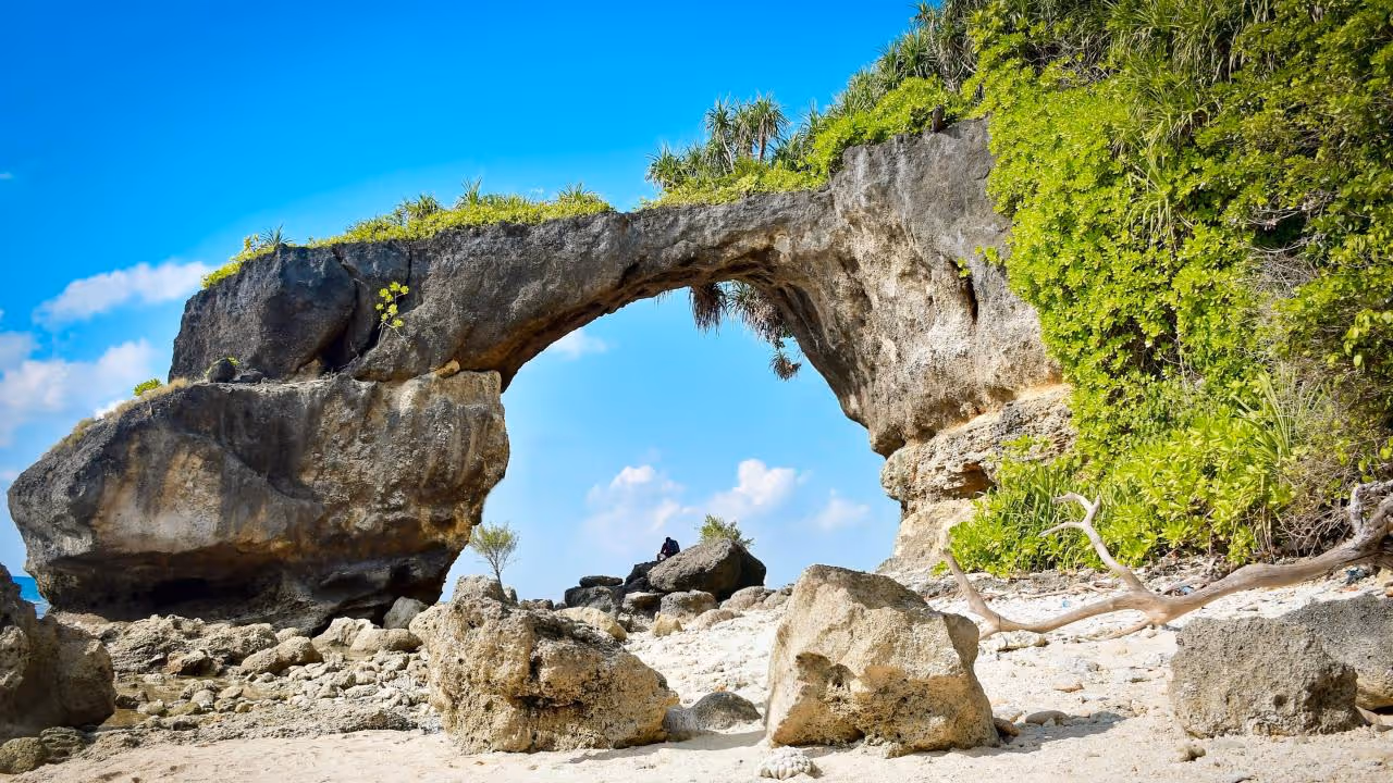 Natural Bridge in Neil island showing the rock formation