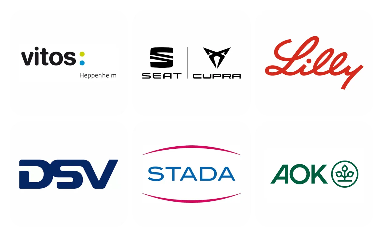 Sechs Firmenlogos in zwei Reihen: vitos, SEAT/CUPRA, Lilly, DSV, STADA, AOK auf weißem Hintergrund