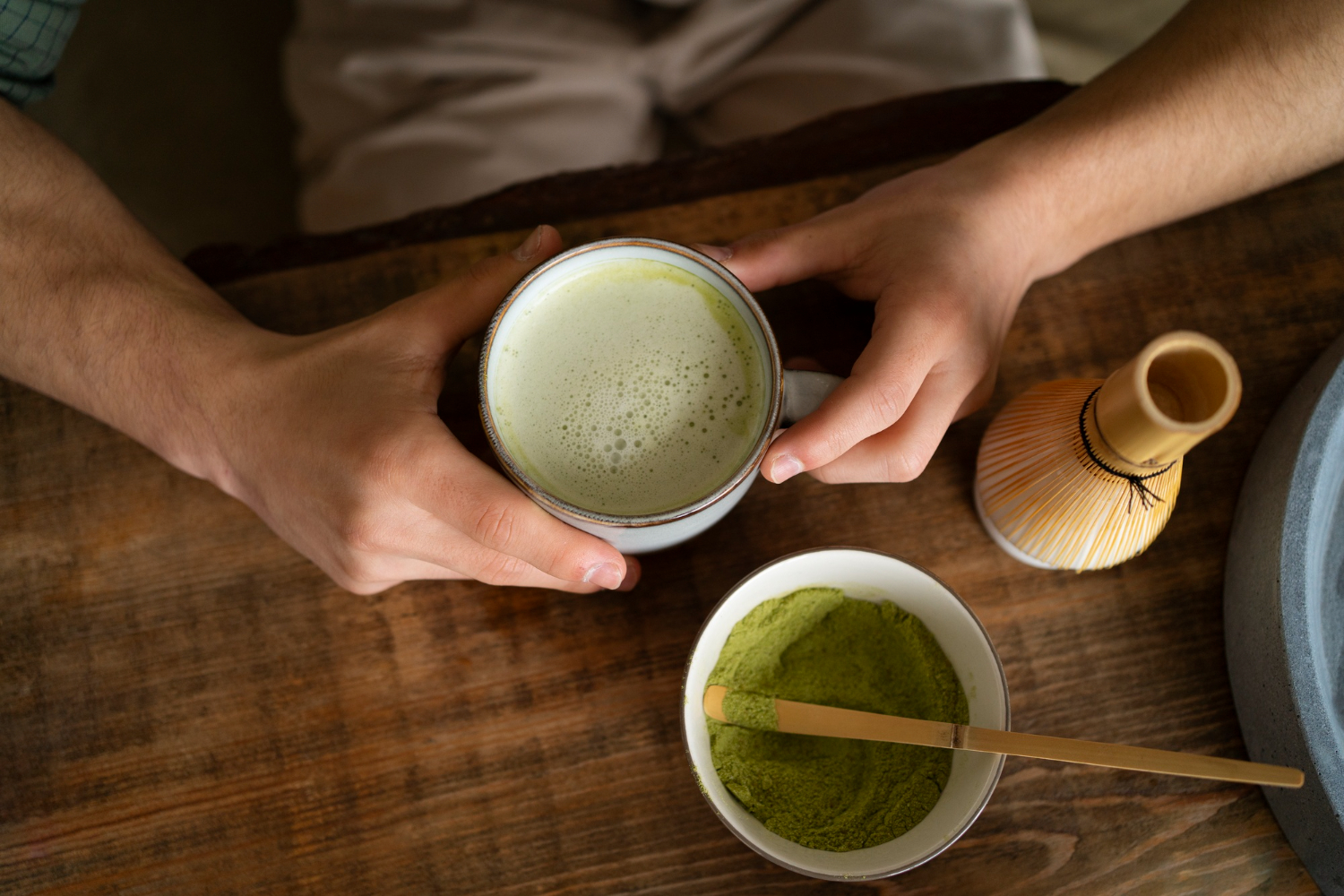 Trendgetränke im Test: Matcha, Pilzkaffee und Collagen-Shots – Wirkung, Risiken und Alternativen