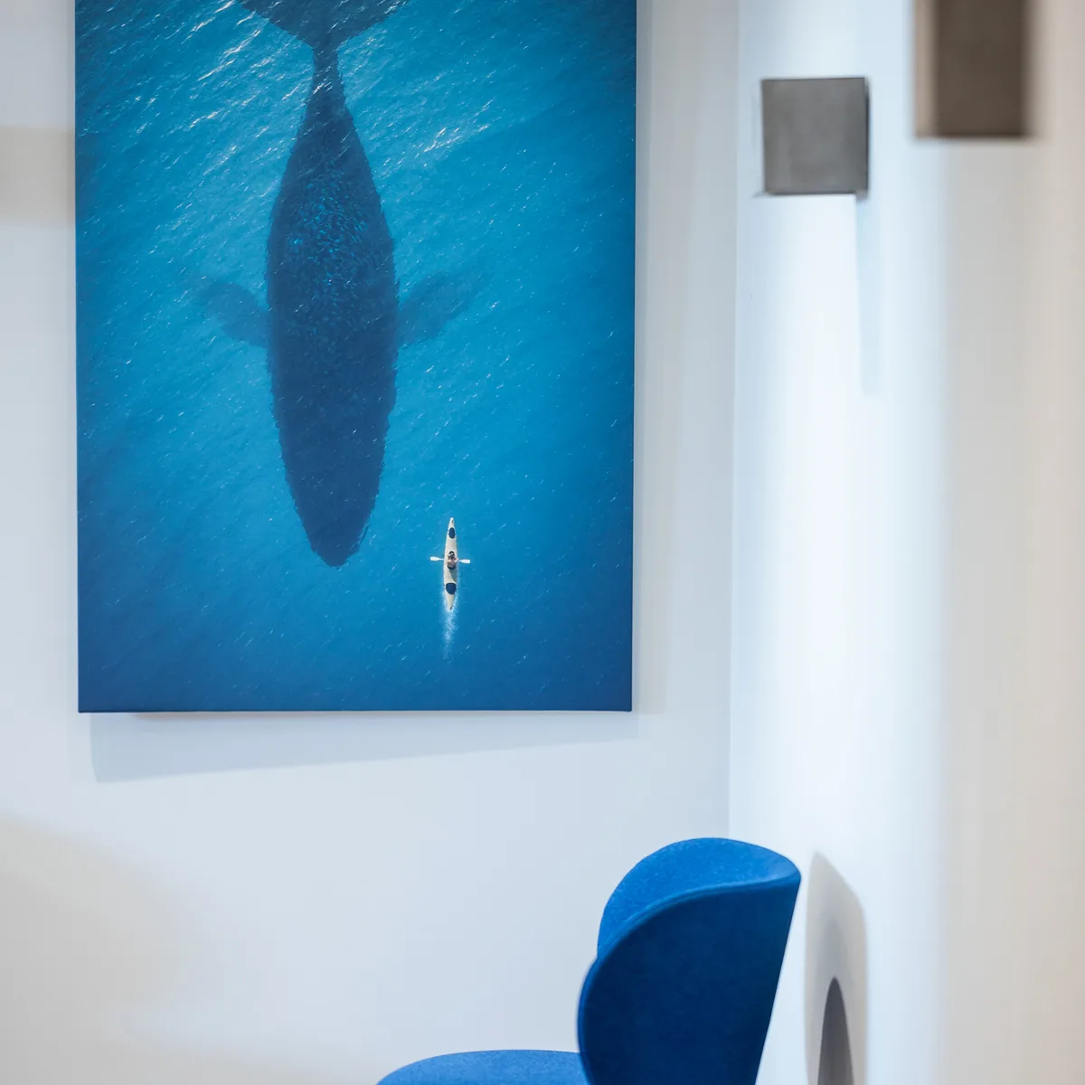 Wartebereich mit Wandbild – MAS Gesundheitszentrum Bonn