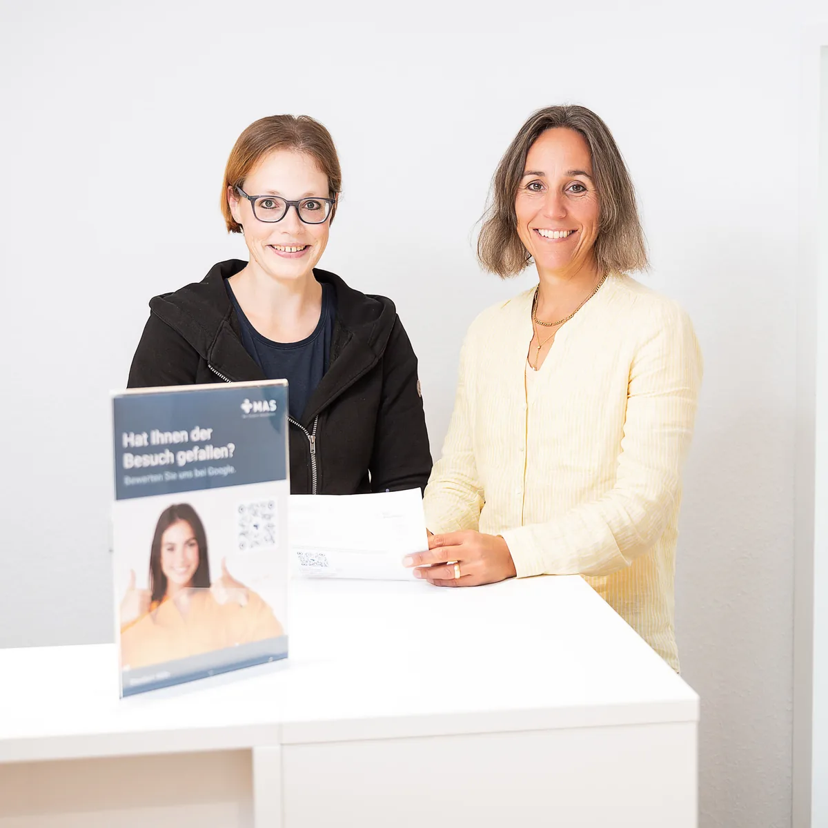Mitarbeiterinnen am Empfang – MAS Gesundheitszentrum Köln