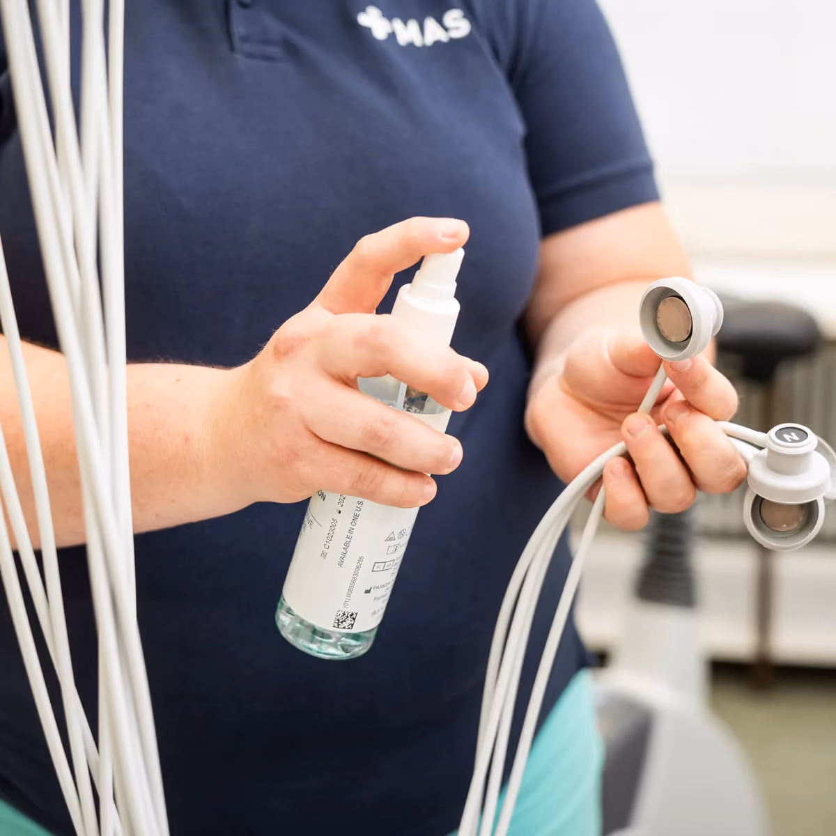 Vorbereitung der EKG-Elektroden – MAS Gesundheitszentrum Stuttgart