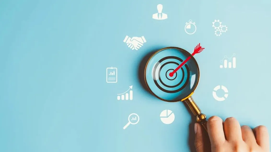 Bước 1: Xác định mục tiêu và đối tượng người dùng