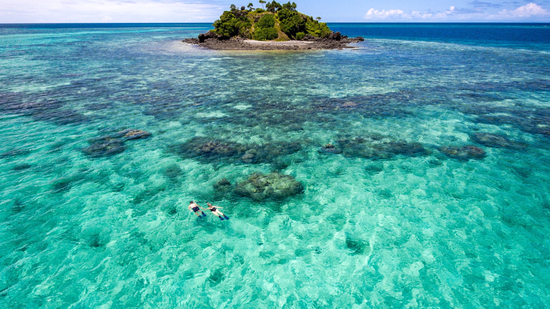 Snorkeling nelle acque trasparenti di Turtle Island, nelle isole Yasawa, Fiji