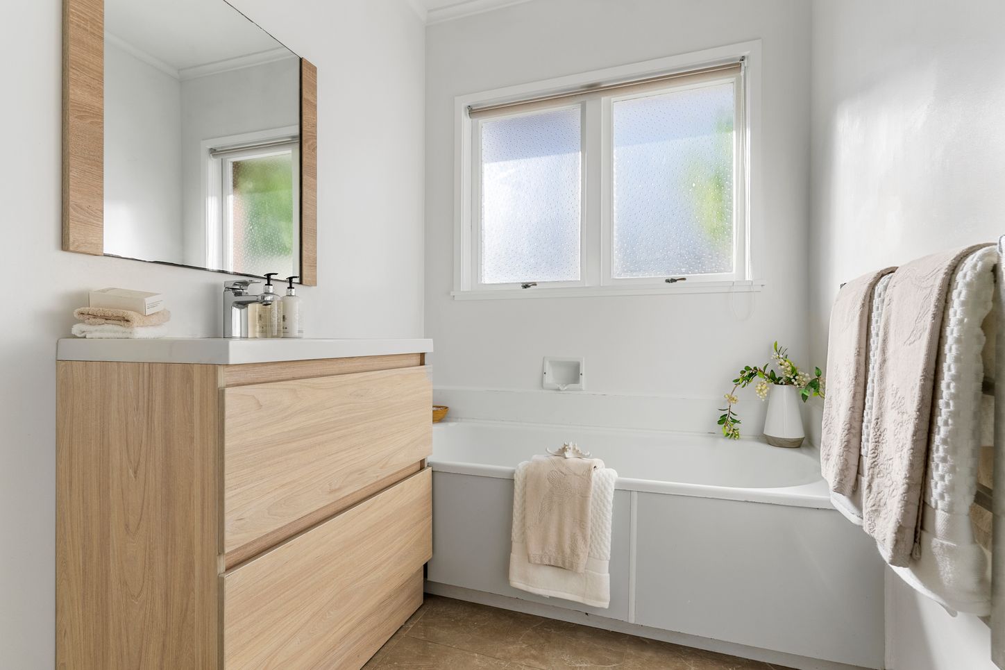 East Coast Road, Forrest Hill - bathroom