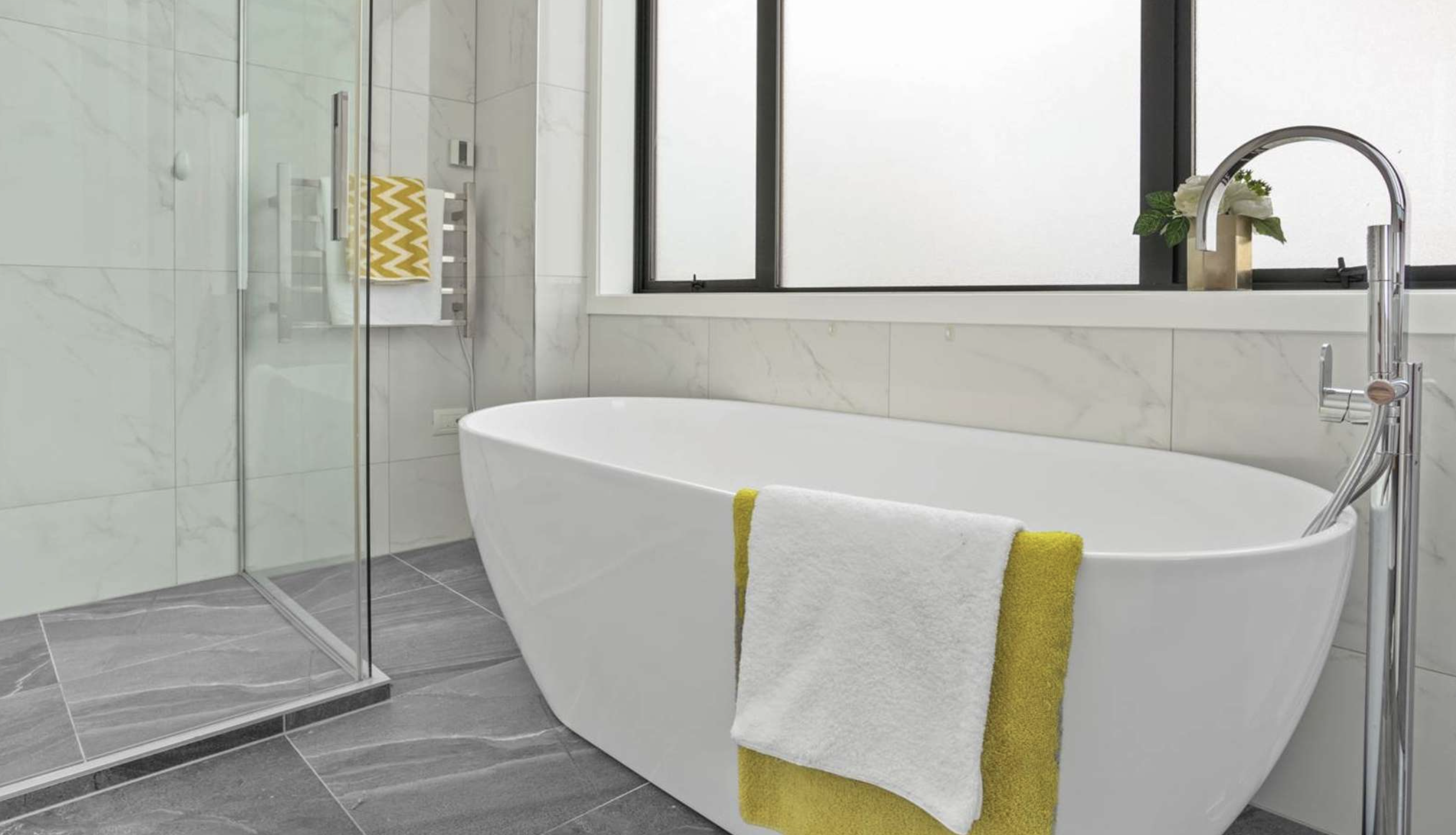 Seaview Road, Mairangi Bay - bathroom with freestanding bath