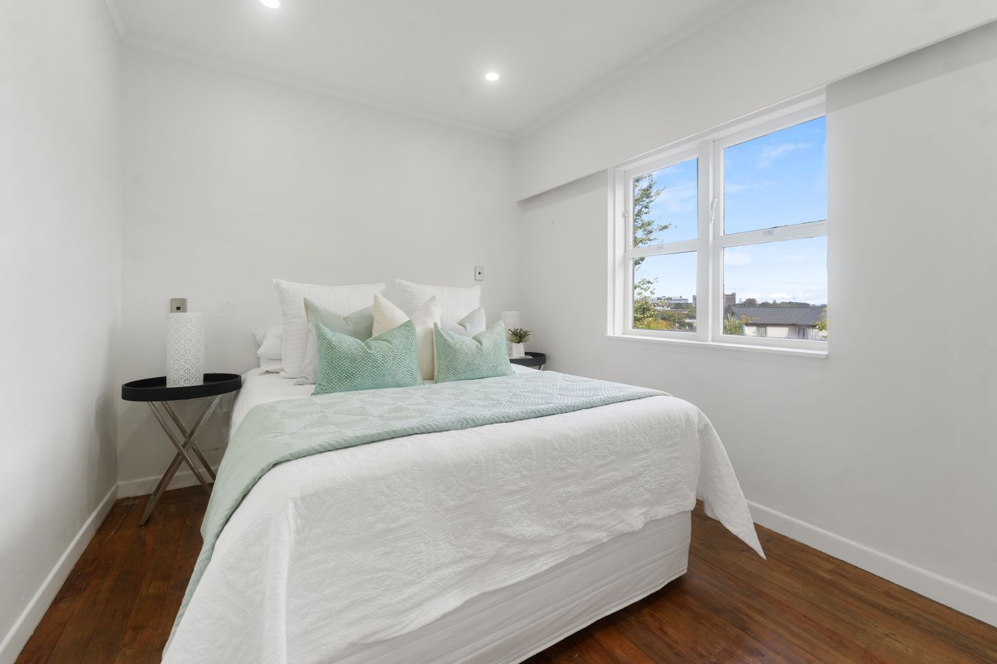 Forest Hill Road - bedroom with mint accents