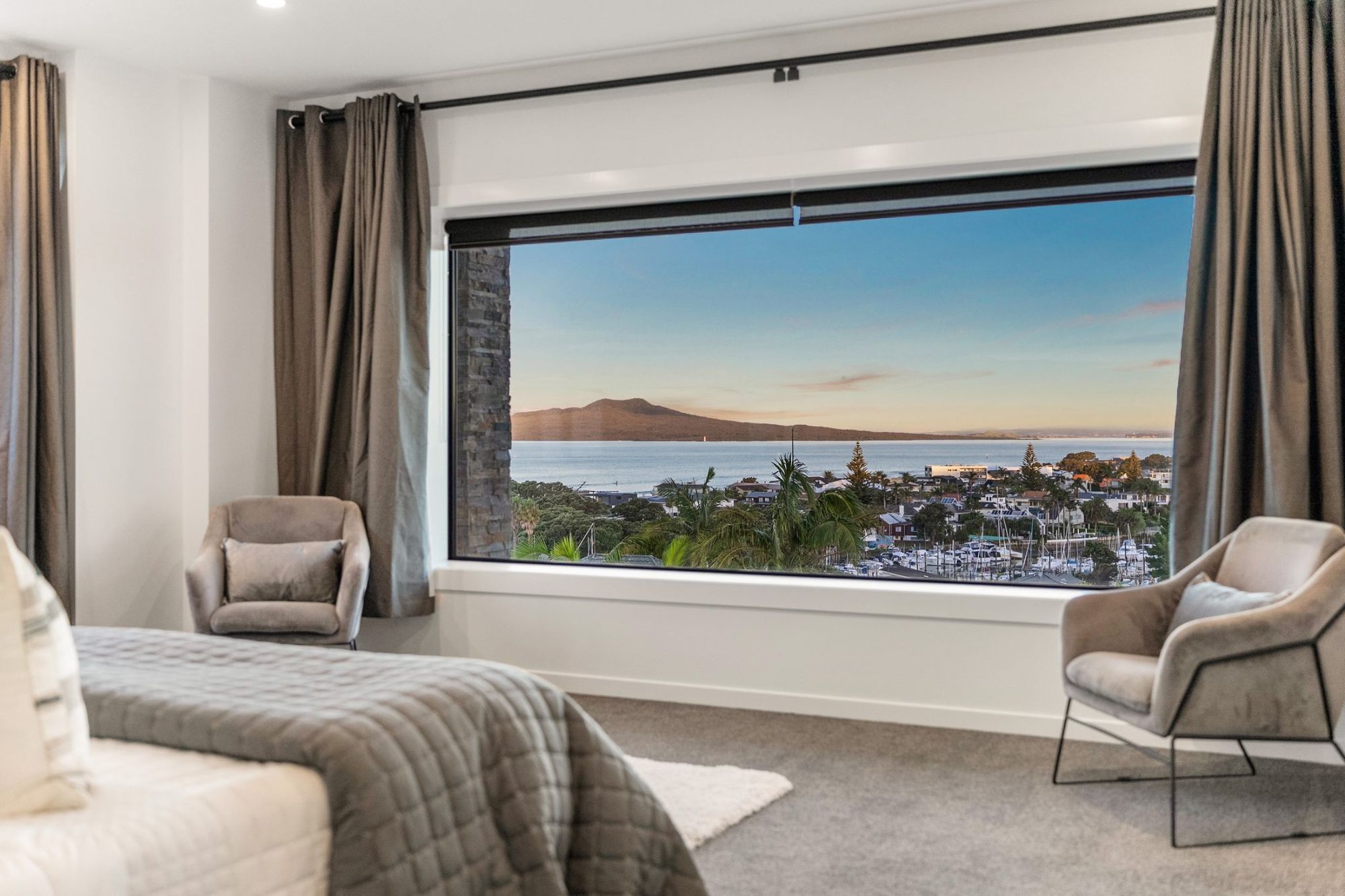 Seaview Road, Castor Bay - master bedroom with Rangitoto and Hauraki Gulf view