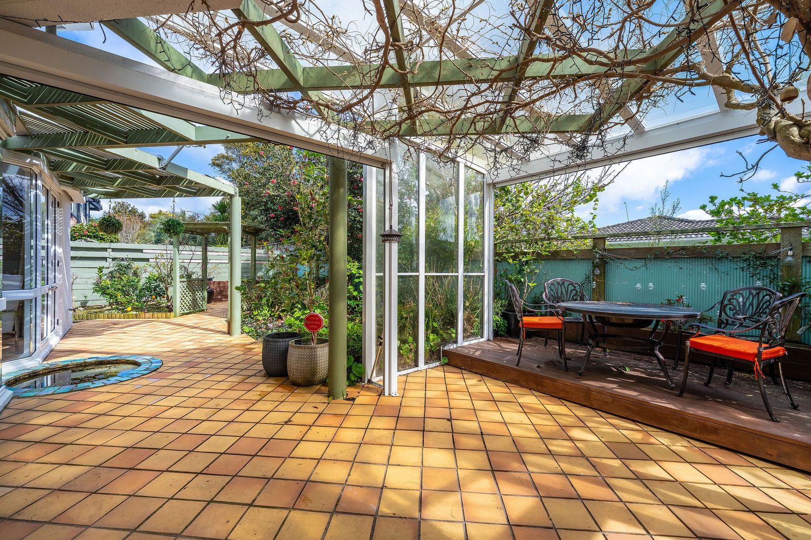Otakau Road, Milford - pergola terrace with outdoor lounge setting