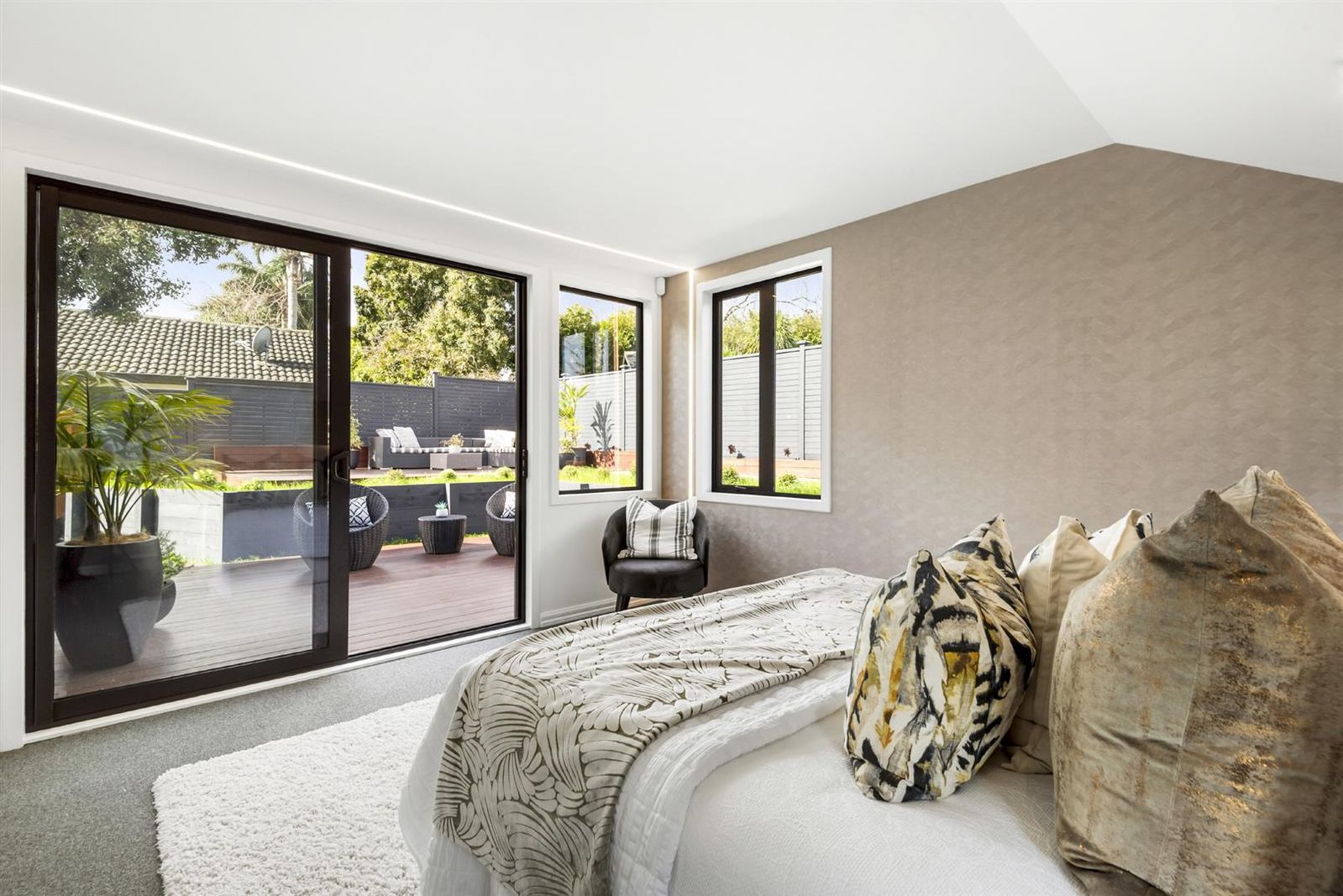 Landing Drive, Albany - master bedroom