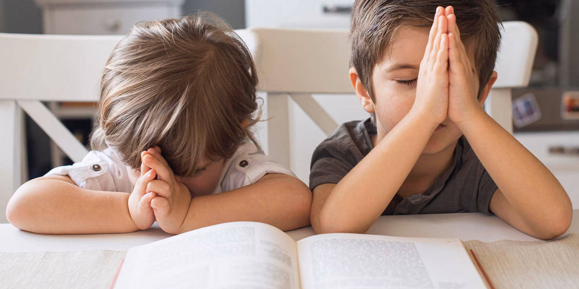 Kids praying