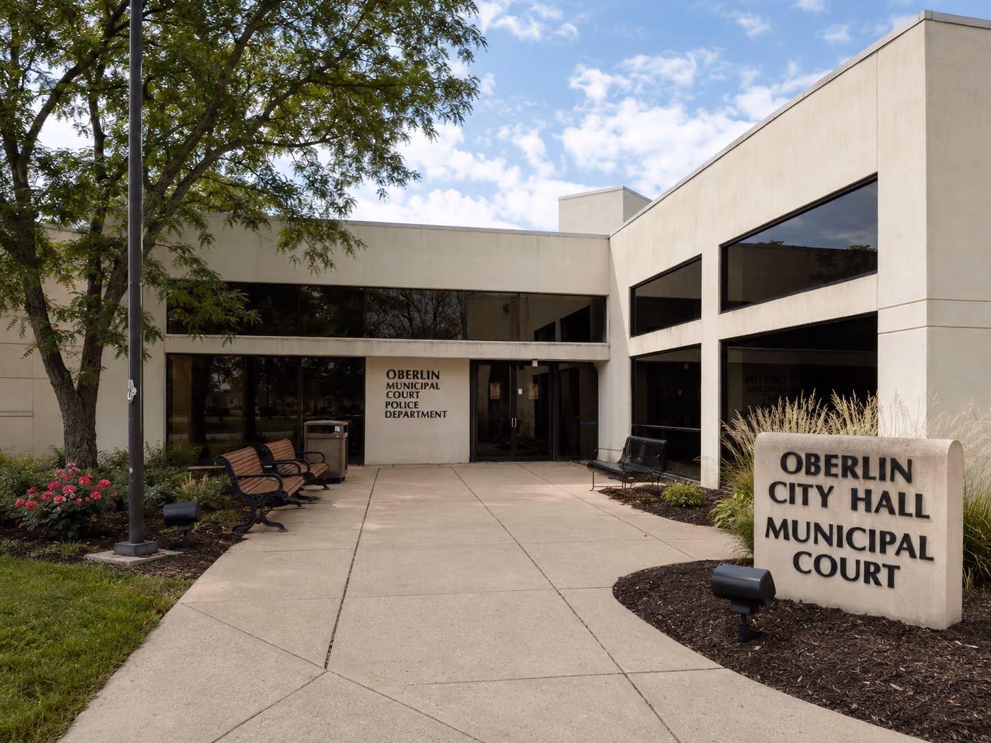 Exterior of the Oberlin Municipal Court building at 85 South Main Street in Oberlin, Ohio