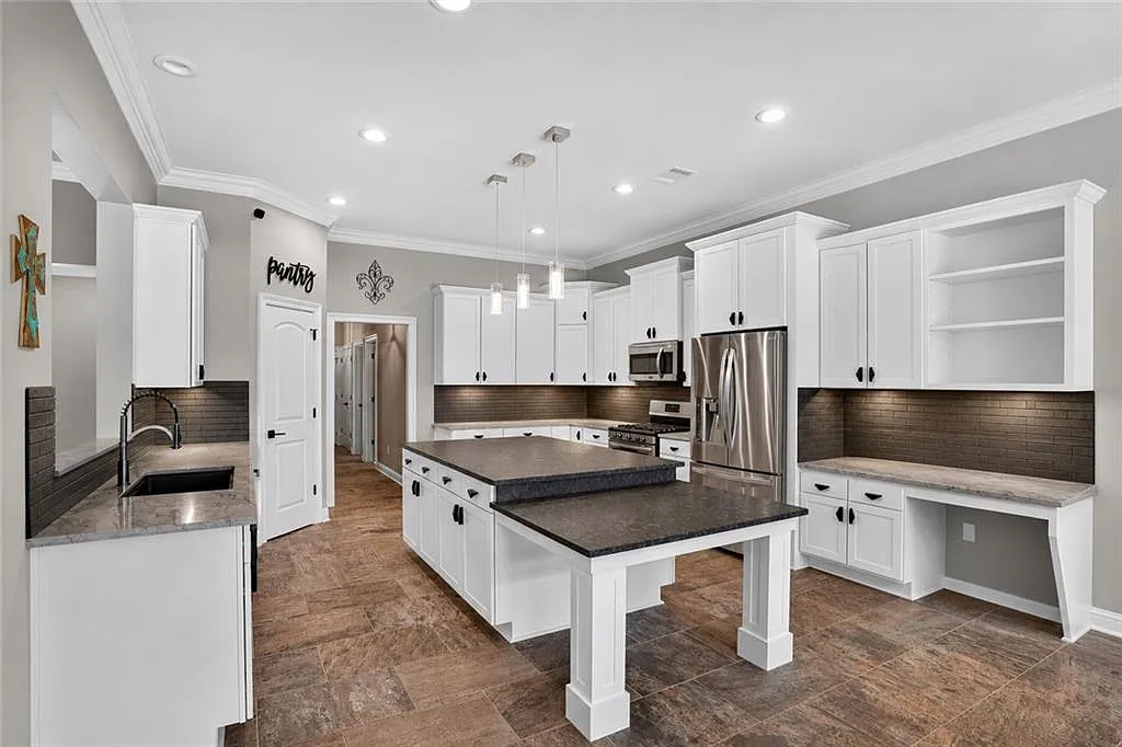 426 Long Lake Dr, Covington, LA 70435