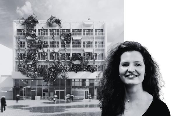 betahaus Mitarbeiterin vor dem Gebäude des Neuen Amt Altona