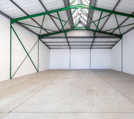 A-grade warehouse with office in Montague Gardens