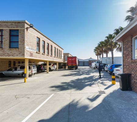 A-grade warehouse with office in Montague Gardens