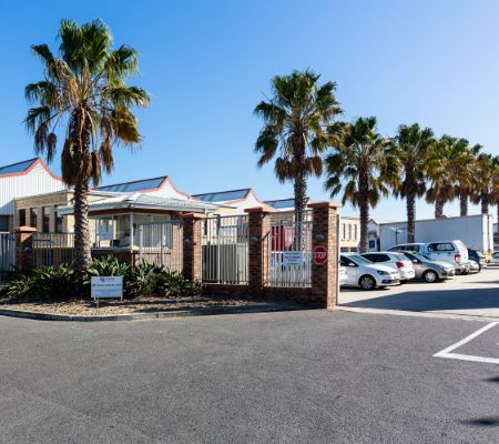 A-grade warehouse with office in Montague Gardens