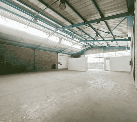 Double volume warehouse near Tambo International airport
