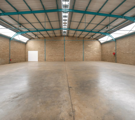 Large warehouse with superlink access in Jet Park