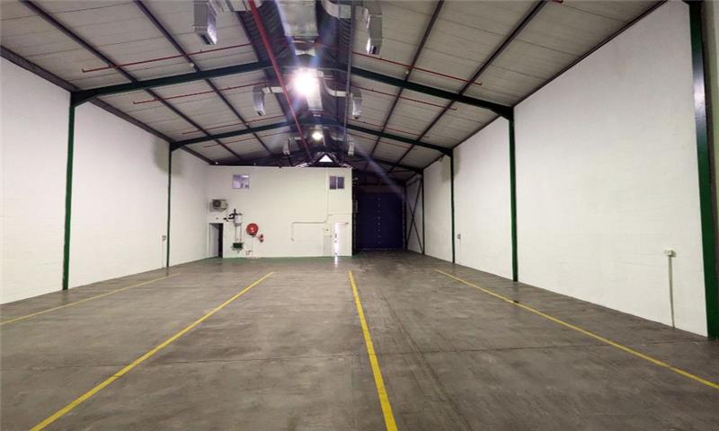 Modern 400m² warehouse for sale in Montague Gardens