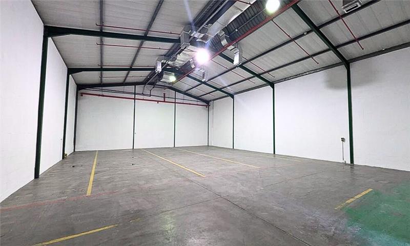 Modern 400m² warehouse for sale in Montague Gardens