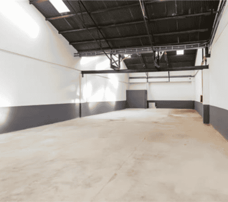 Renovated warehouse with high power and secure access in Eastleigh