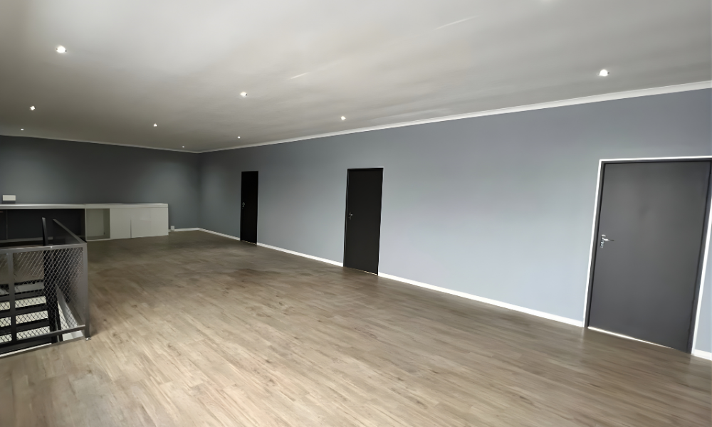 240m² road facing warehouse with duplex office
