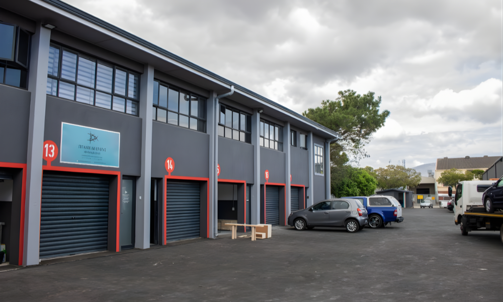 240m² road facing warehouse with duplex office