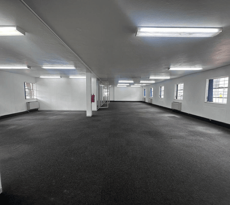 Open Plan 348m² office with 9 parking bays