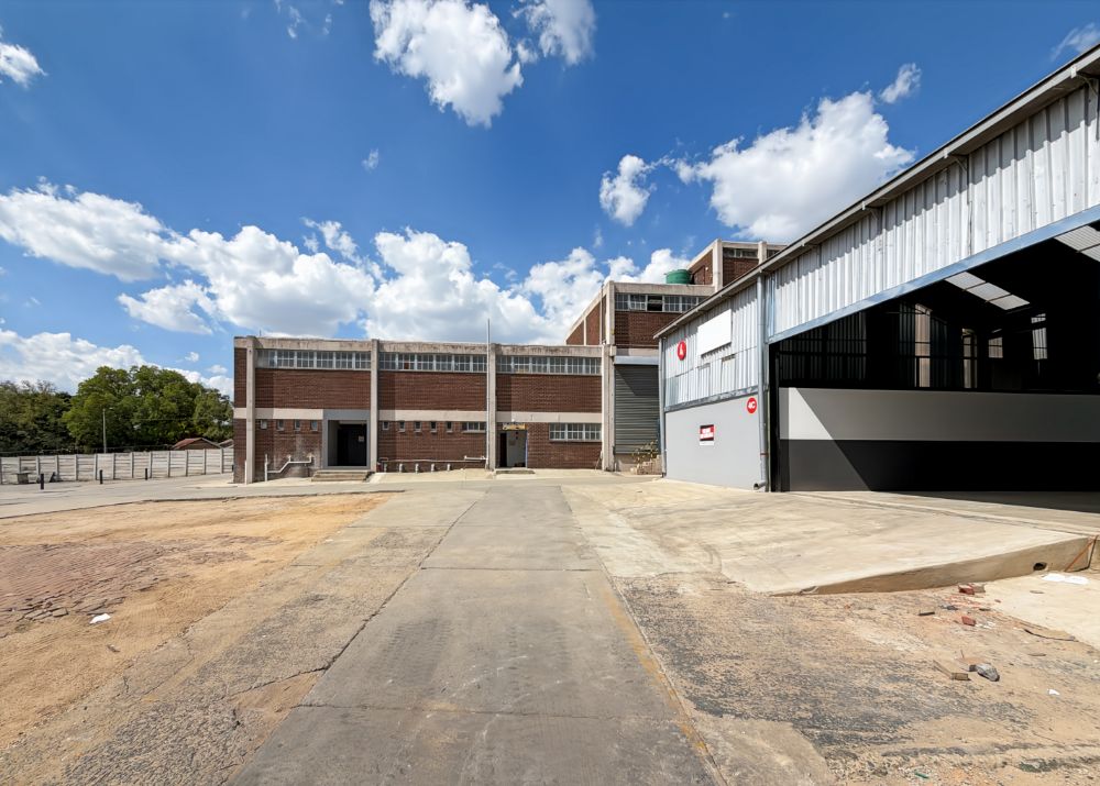 Renovated warehouse with high power and secure access in Eastleigh