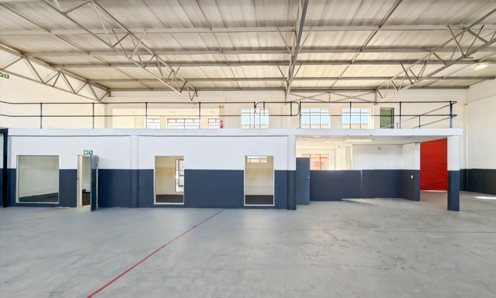 Large warehouse with showroom potential