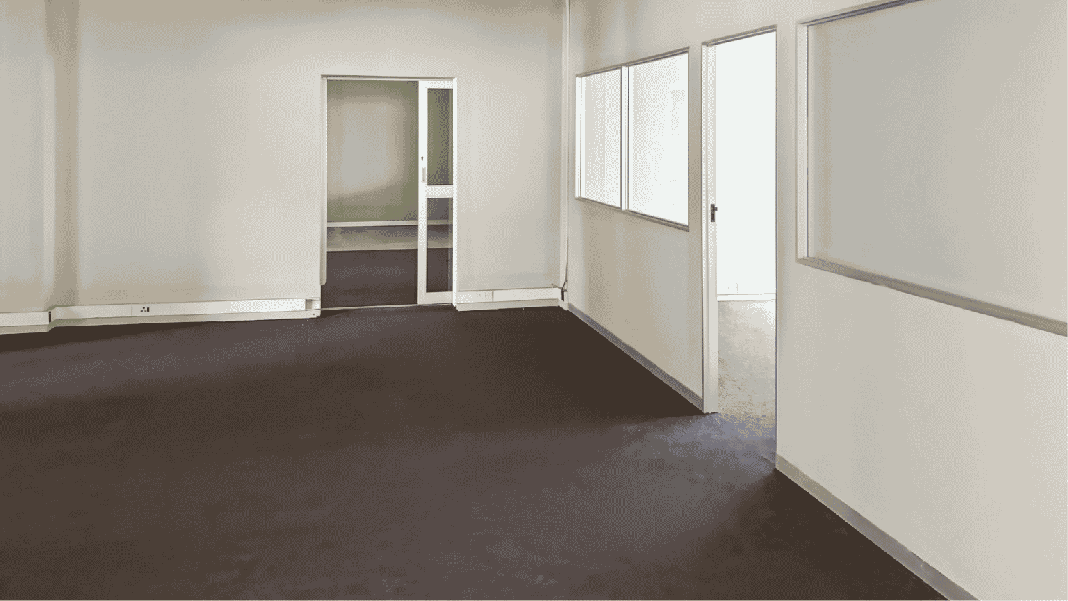 Spacious office with private entrance in Paarde Eiland 