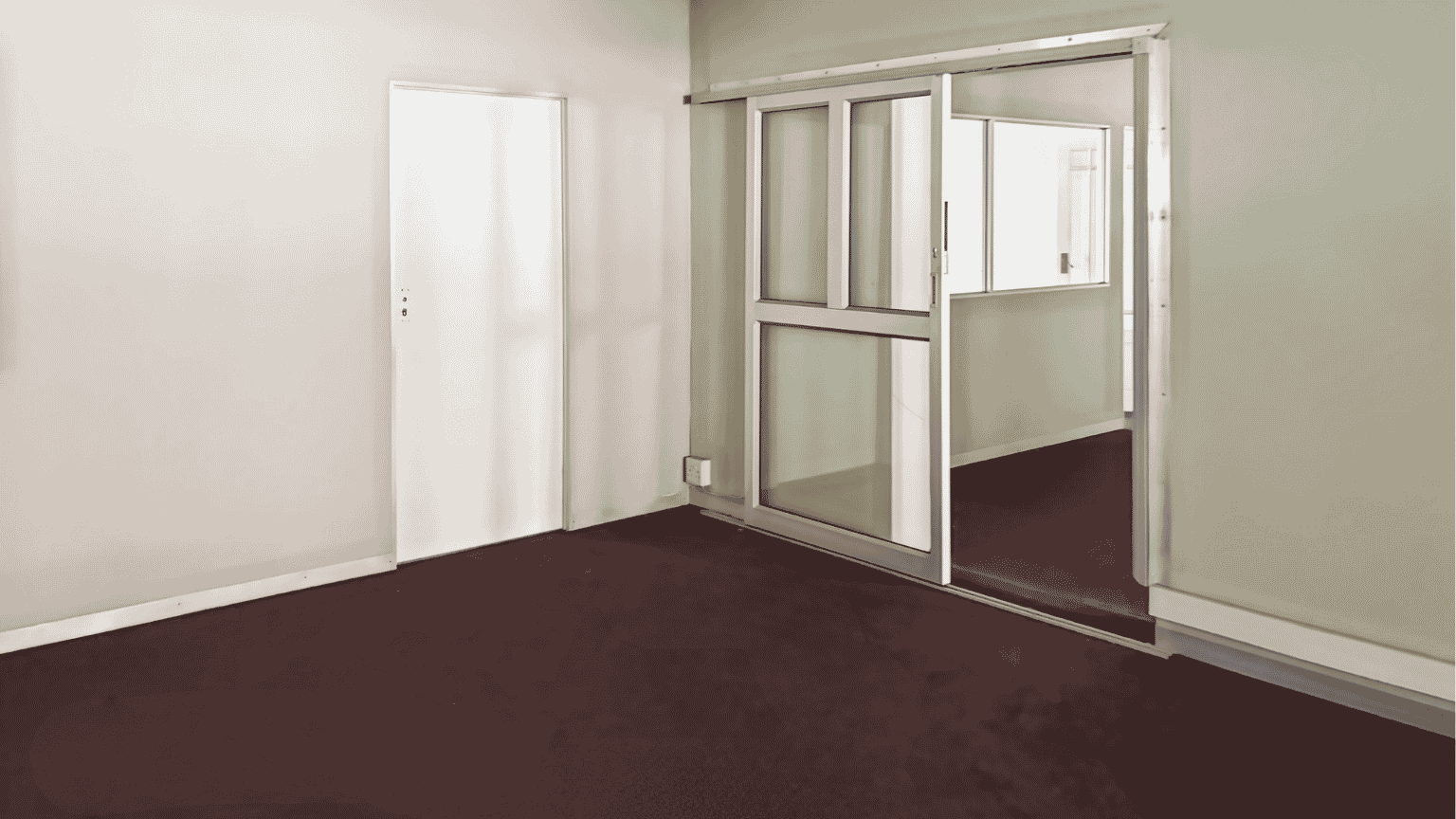 Spacious office with private entrance in Paarde Eiland