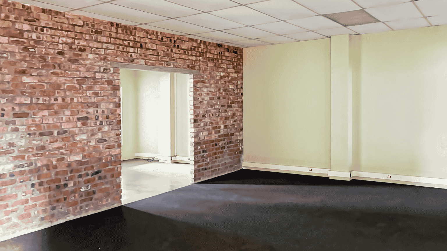 Spacious office with private entrance in Paarde Eiland